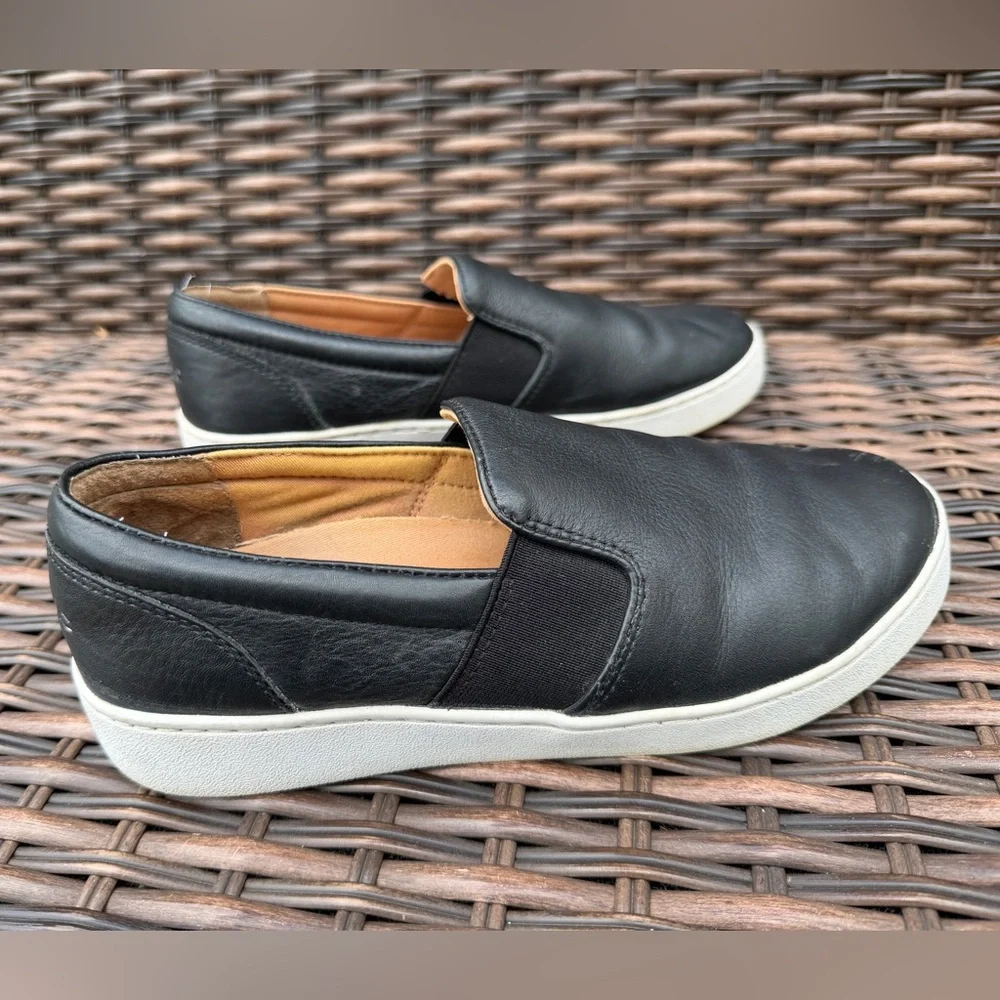 Vionic Demetra‎ Black Leather Slip On Loafer Sneakers Women's Size 7 Chic